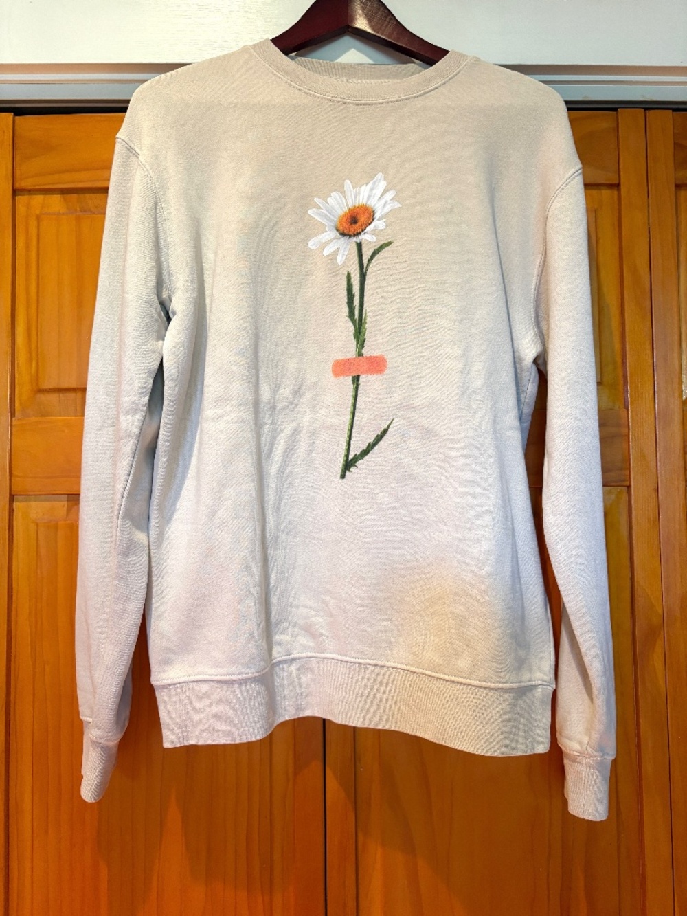 NWT UN/DN LAQR Daisy Never Too Late Sweatshirt Size Medium